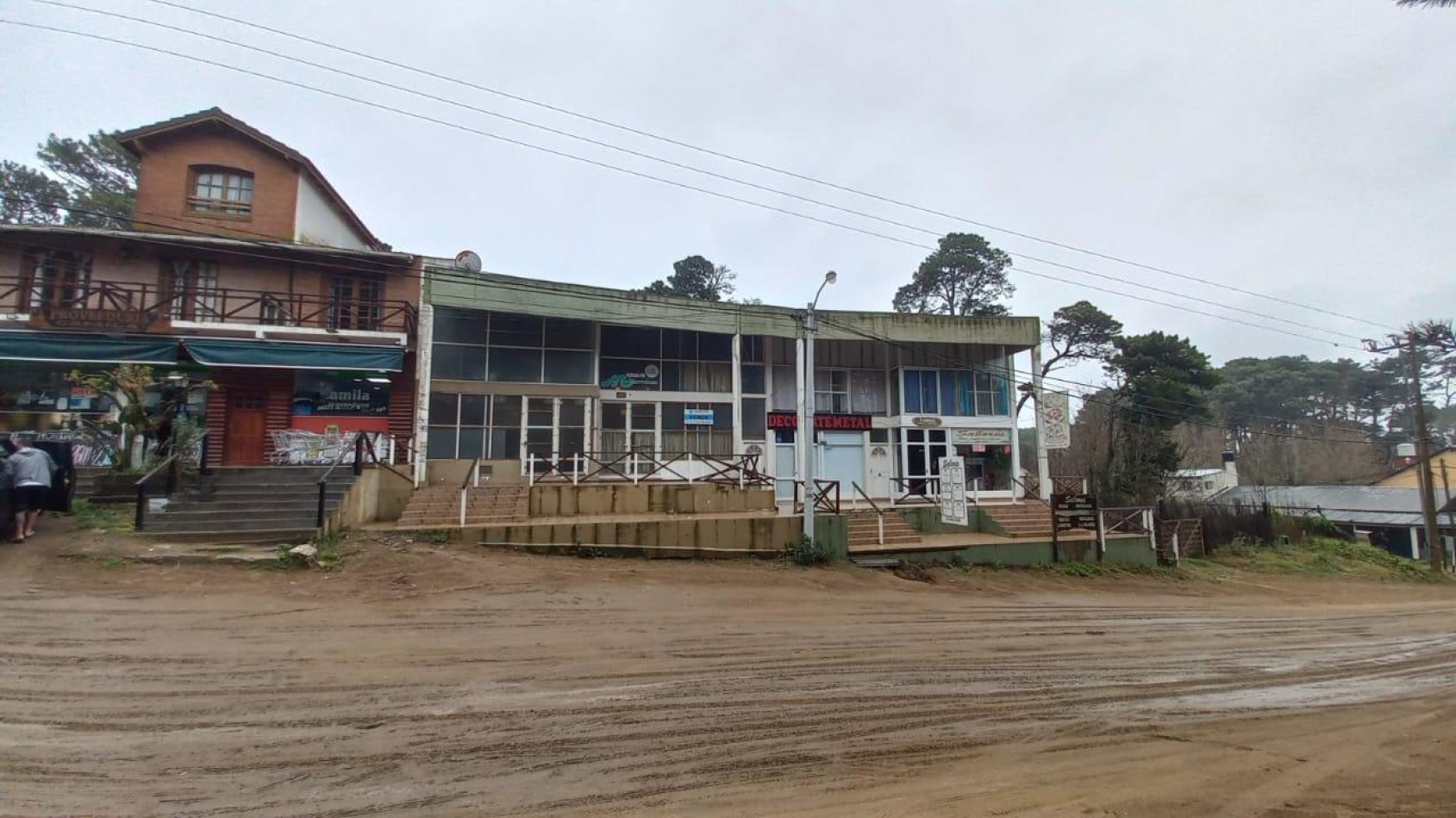 SE VENDE LOCAL COMERCIAL EN MAR AZUL