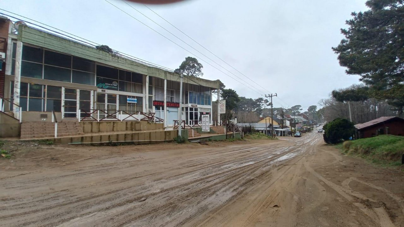 SE VENDE LOCAL COMERCIAL EN MAR AZUL