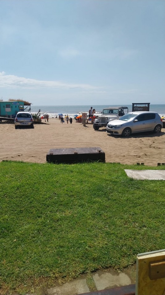 EN VENTA DEPARTAMENTO DE UN AMBIENTE FRENTE AL MAR EN VILLA GESELL ¡OPORTUNIDAD UNICA!