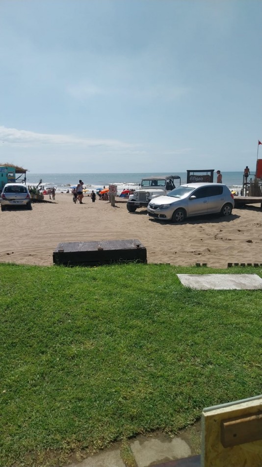 EN VENTA DEPARTAMENTO DE UN AMBIENTE FRENTE AL MAR EN VILLA GESELL ¡OPORTUNIDAD UNICA!