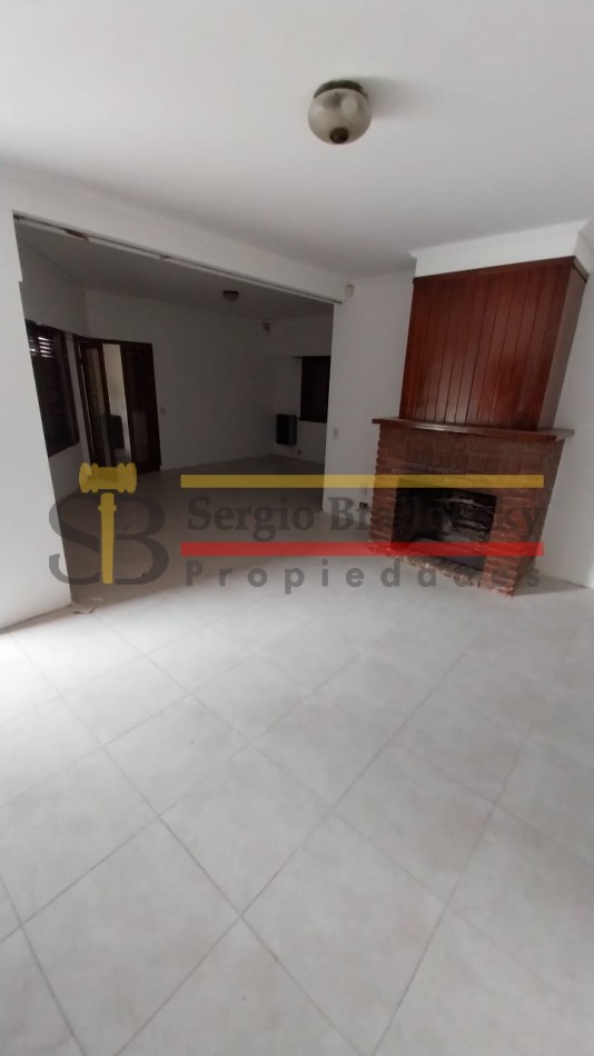 SE VENDE CASA DE 3 AMBIENTES EN MADARIAGA- APTA CREDITO!