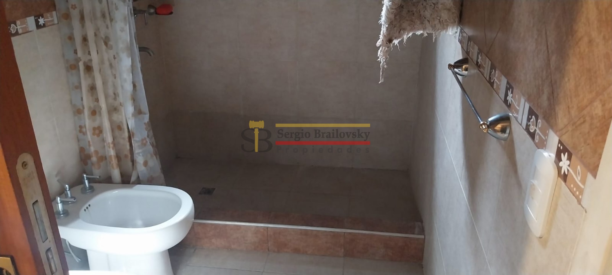 Alquiler Temporal en Mar Azul hasta 5 personas - Casa de 3 Ambientes con Amplio Parque