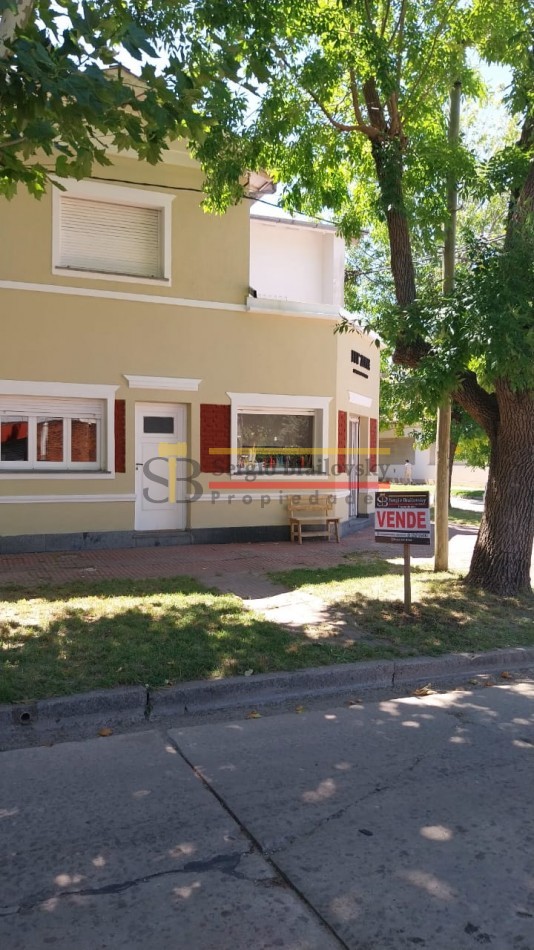 Se Vende Casa de dos plantas mas local comercial en Gral. Madariaga