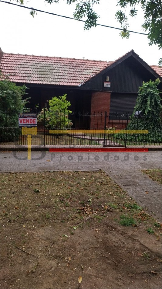 SE VENDE CASA 6 AMBIENTES EN MADARIAGA