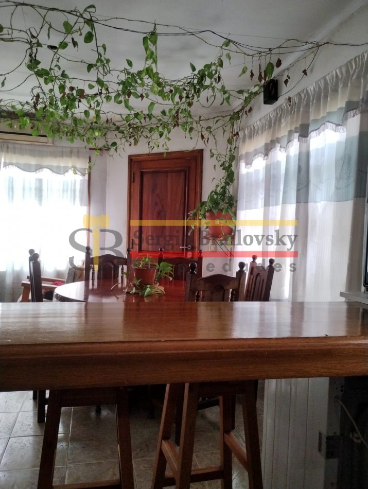 Casa con galpon en Ostende. Ubicado en esquina estrategica de la ciudad