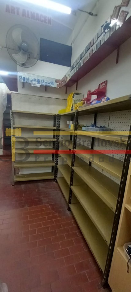 Local en alquiler anual - Zona sur de Villa Gesell, Av. 3