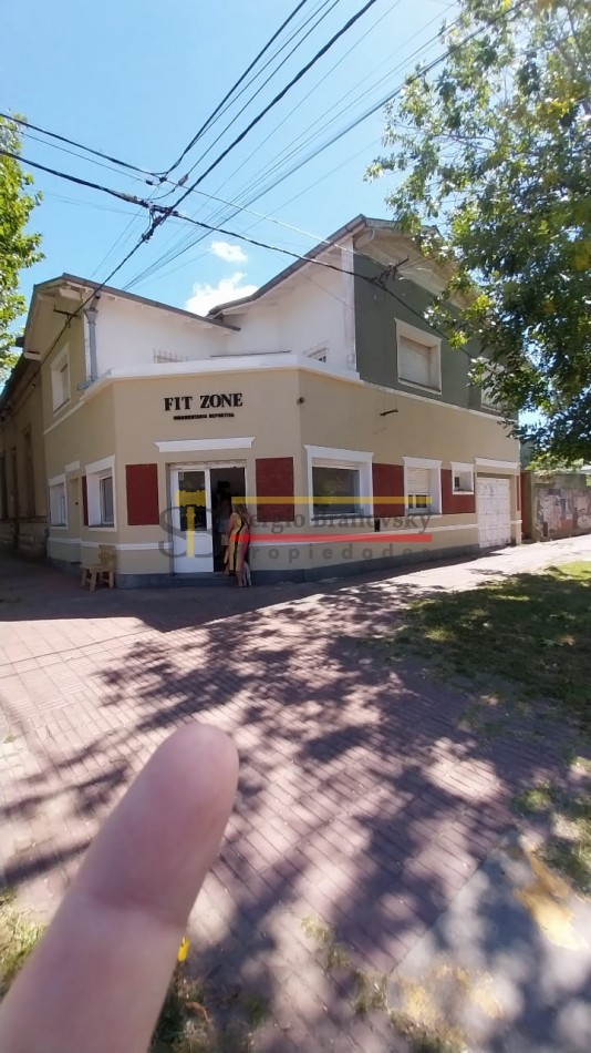 Se Vende Casa de dos plantas mas local comercial en Gral. Madariaga