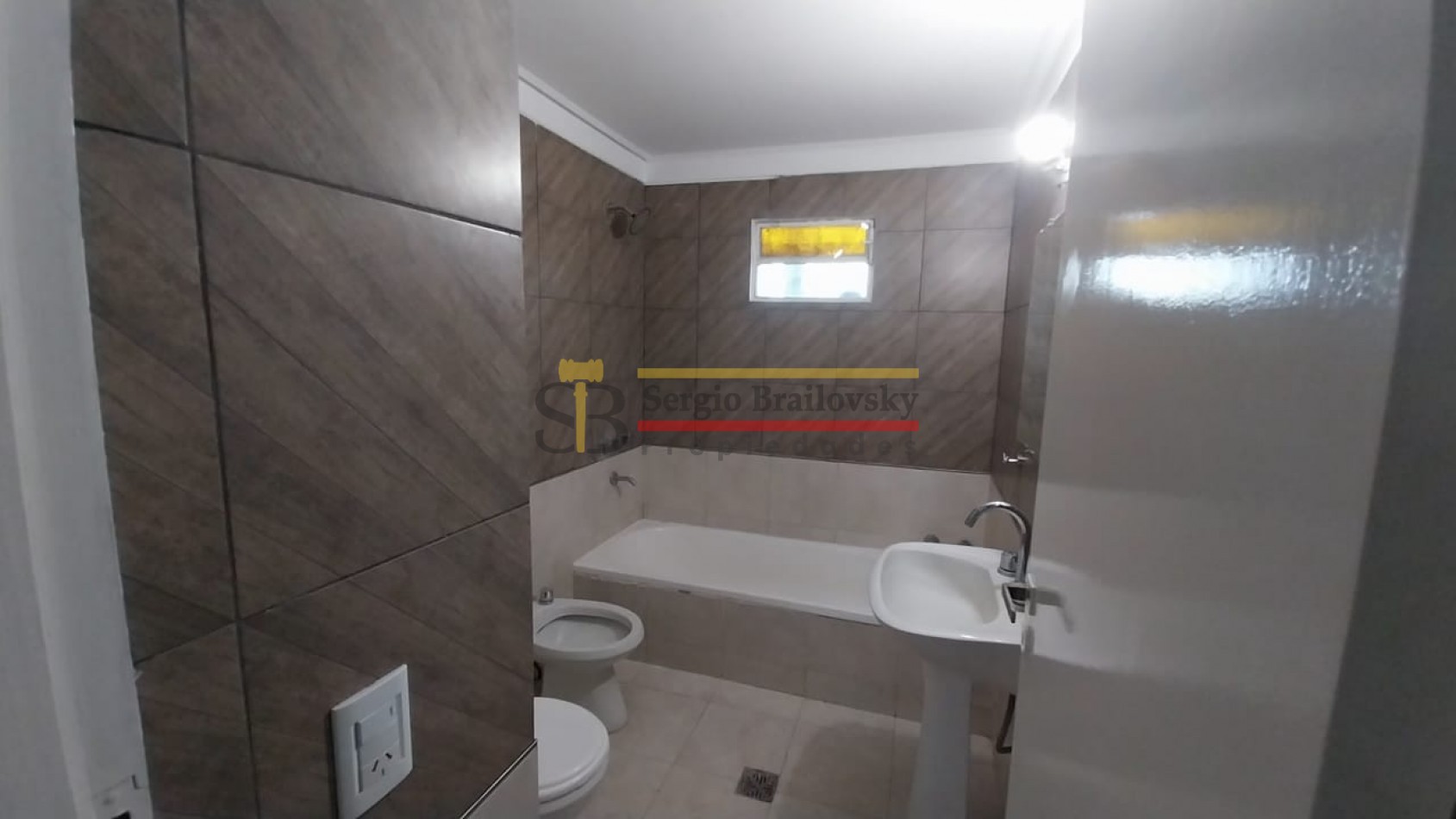 SE VENDE CASA DE 3 AMBIENTES EN MADARIAGA- APTA CREDITO!