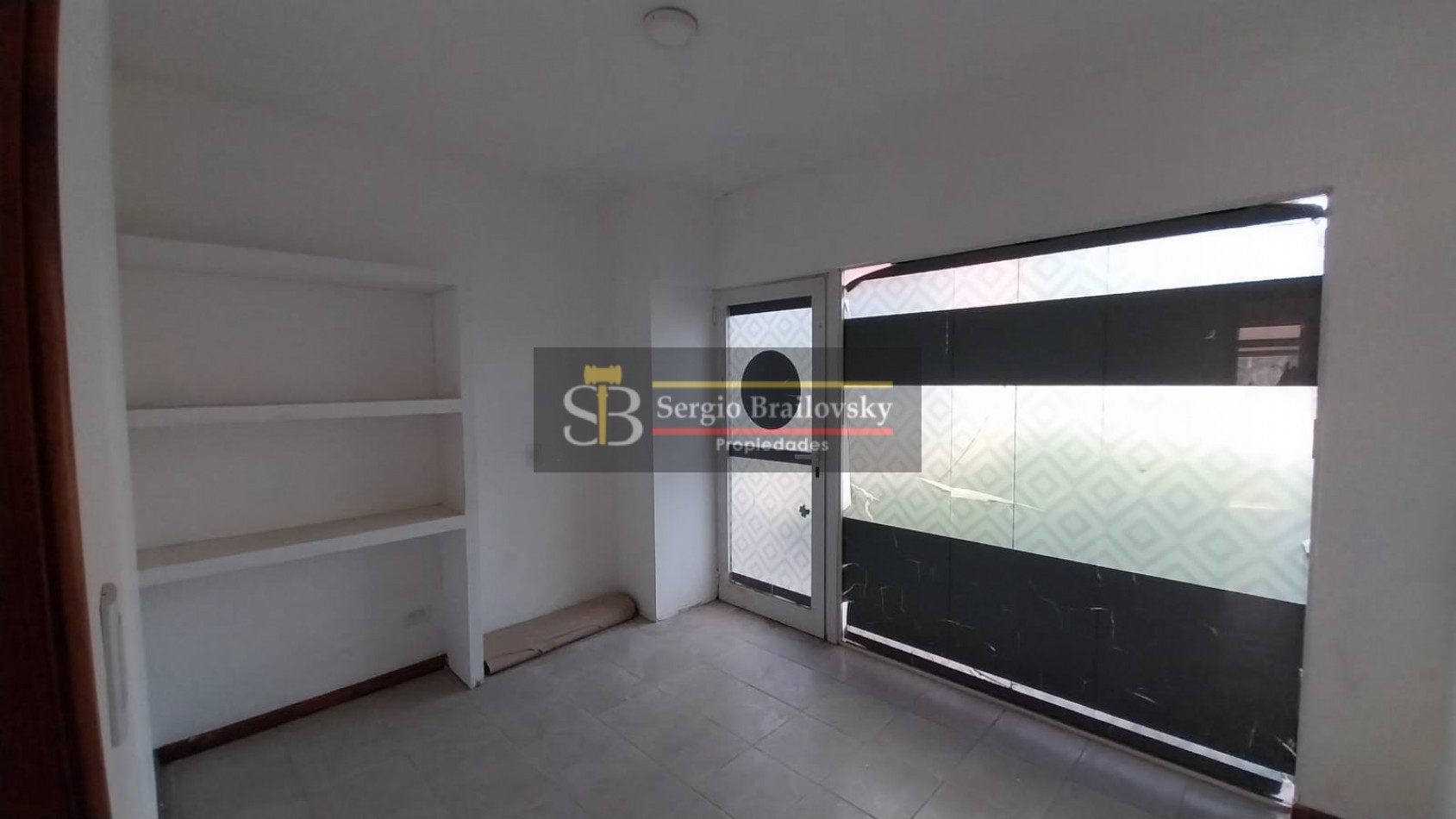 SE VENDE  LOCAL COMERCIAL EN OSTENDE 