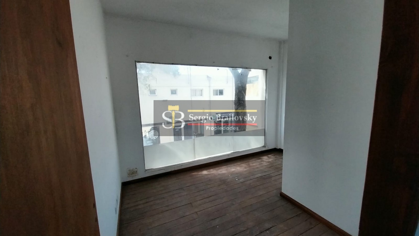 SE VENDE  LOCAL COMERCIAL EN OSTENDE 