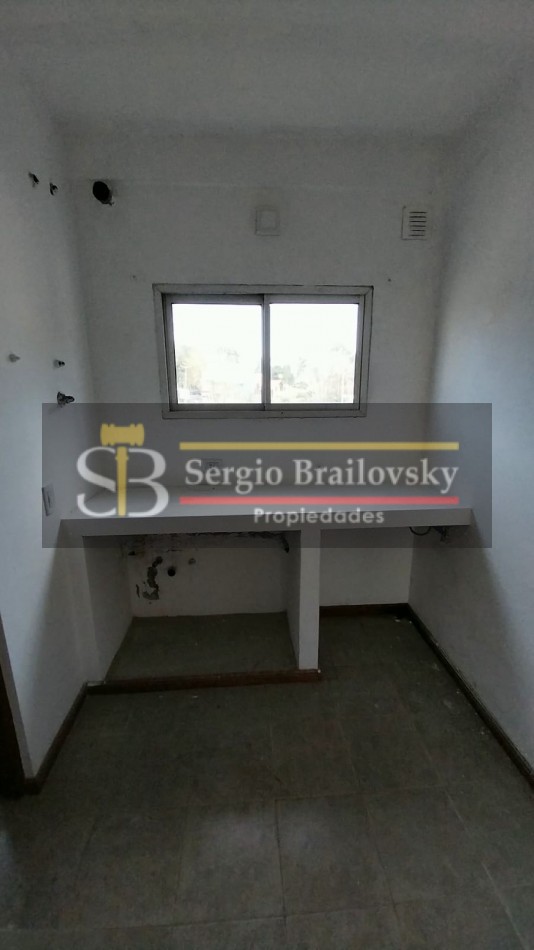 SE VENDE  LOCAL COMERCIAL EN OSTENDE 