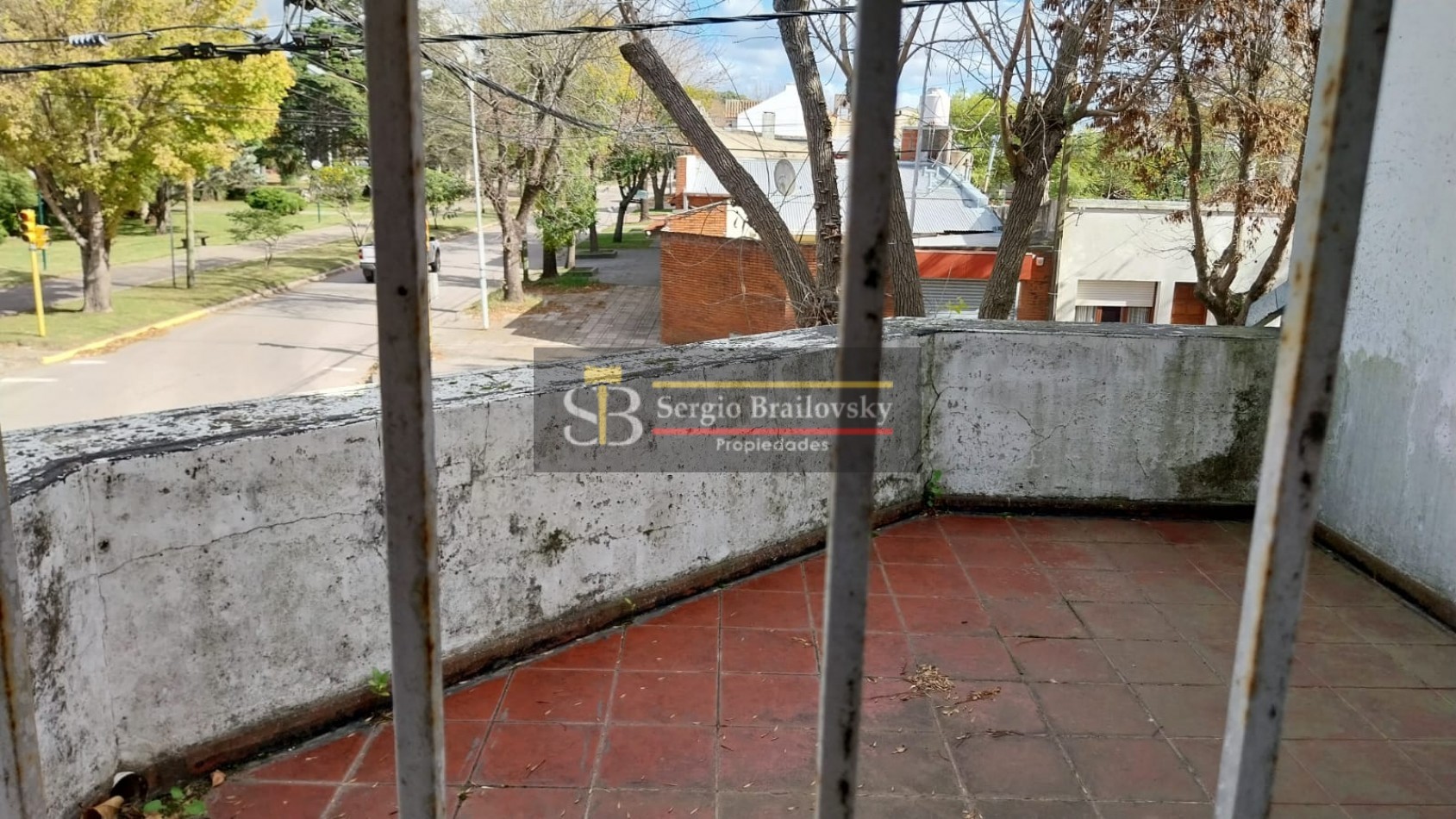 Se Vende  Casa de dos plantas mas local comercial en Gral. Madariaga 