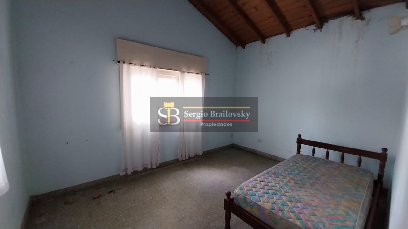 Se Vende  Casa de dos plantas mas local comercial en Gral. Madariaga 
