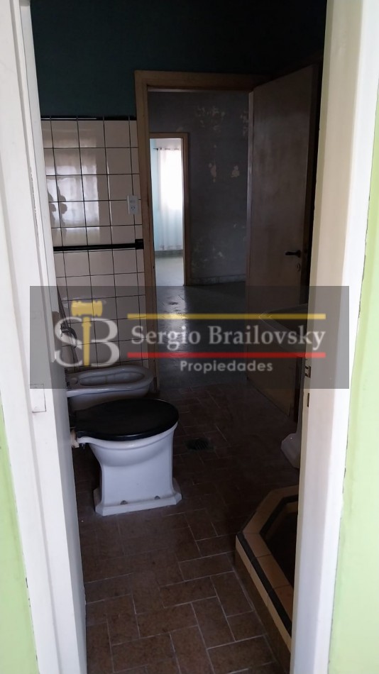 Se Vende  Casa de dos plantas mas local comercial en Gral. Madariaga 