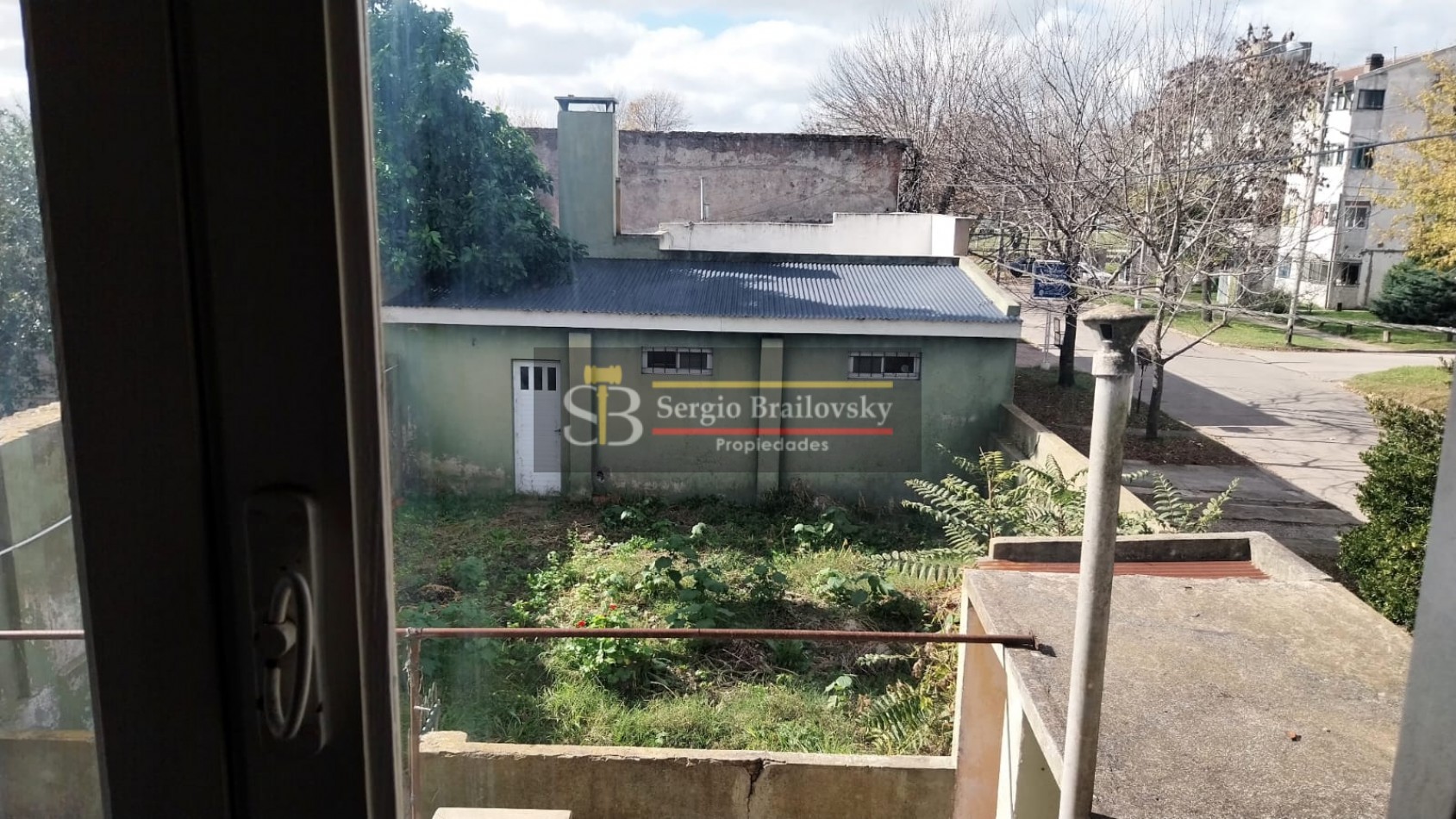 Se Vende  Casa de dos plantas mas local comercial en Gral. Madariaga 