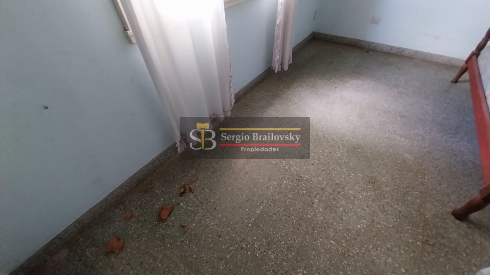 Se Vende  Casa de dos plantas mas local comercial en Gral. Madariaga 