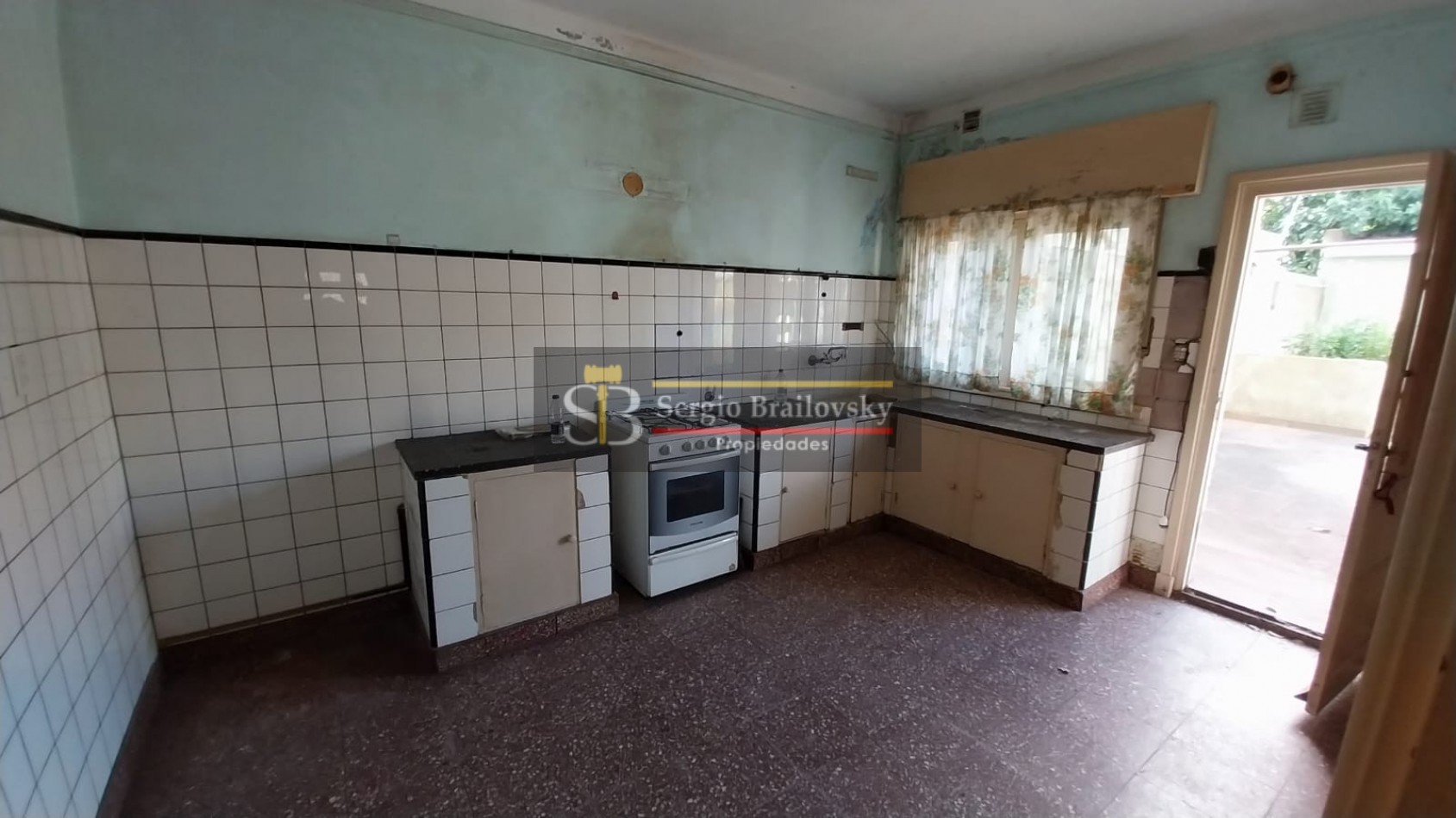 Se Vende  Casa de dos plantas mas local comercial en Gral. Madariaga 