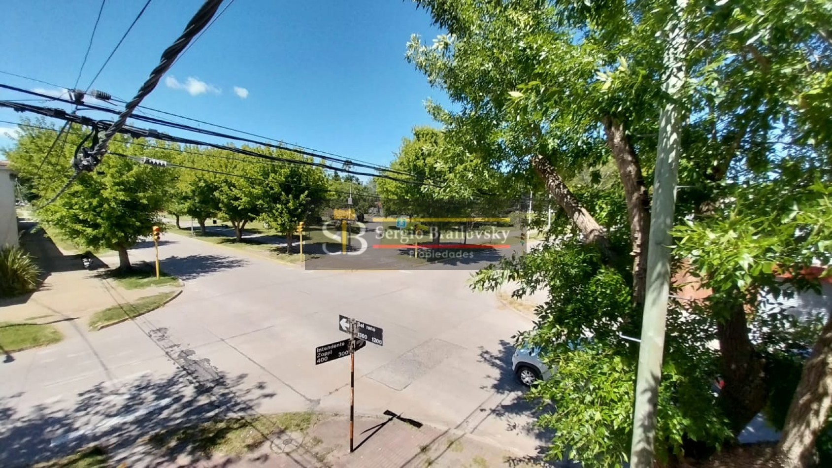 Se Vende  Casa de dos plantas mas local comercial en Gral. Madariaga 