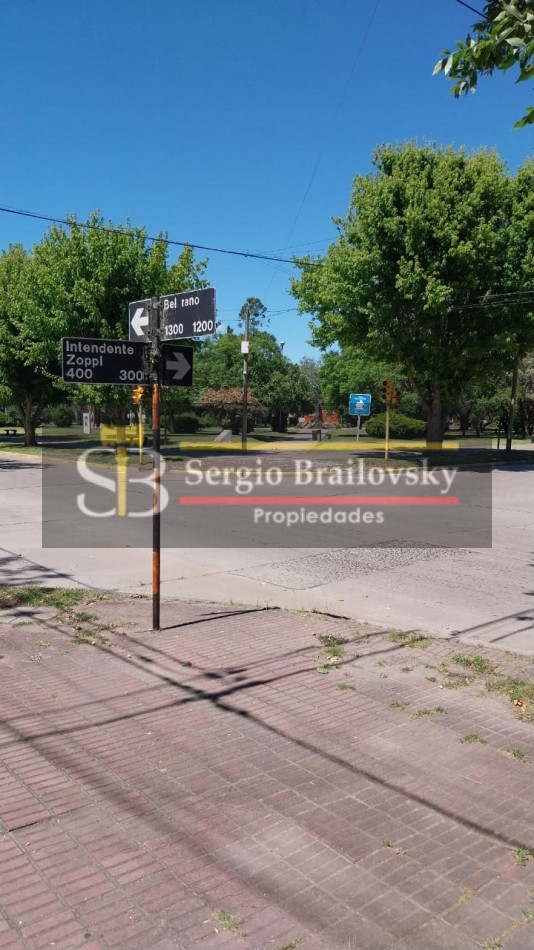 Se Vende  Casa de dos plantas mas local comercial en Gral. Madariaga 