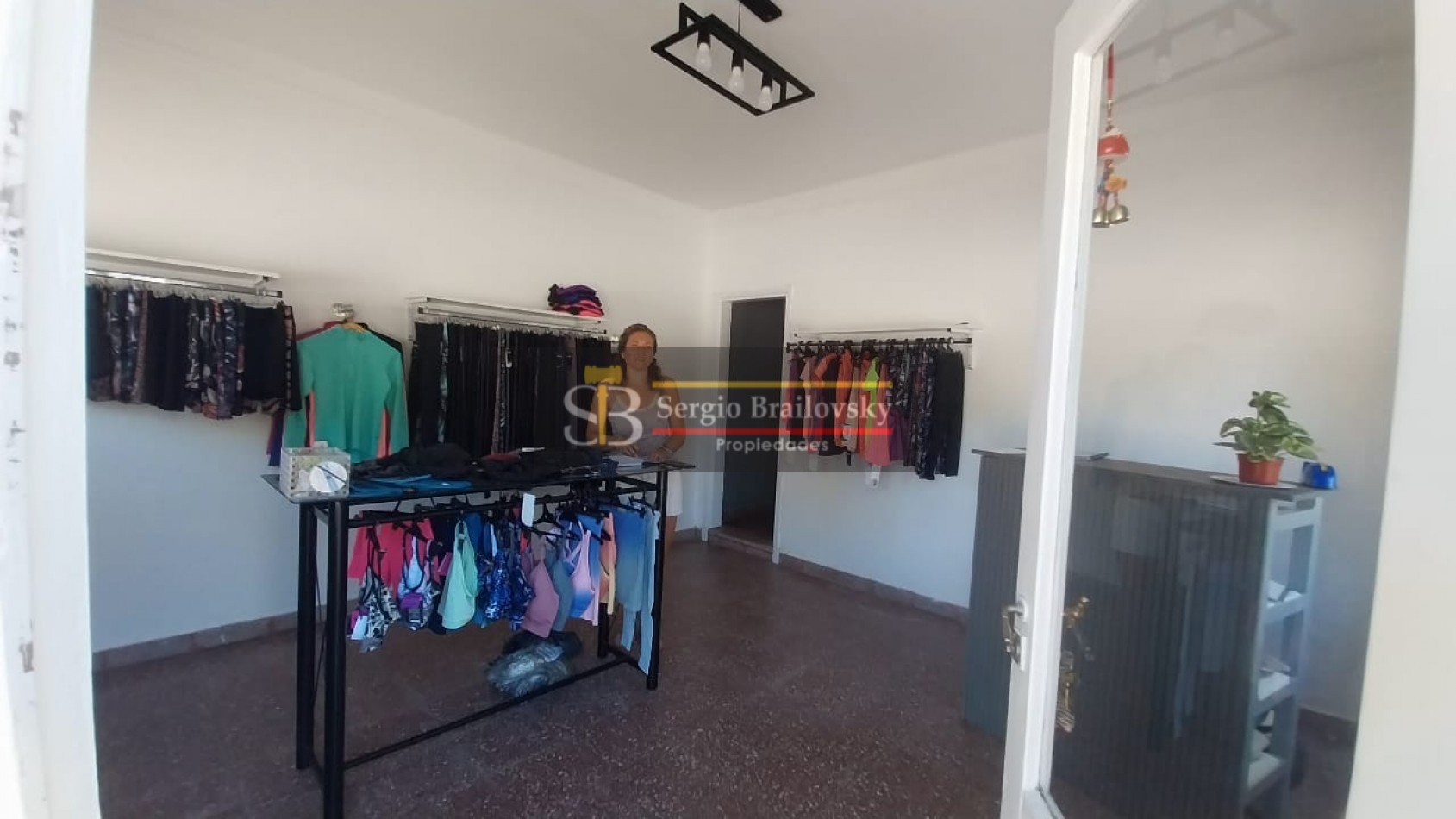 Se Vende  Casa de dos plantas mas local comercial en Gral. Madariaga 