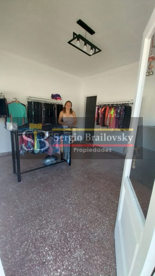Se Vende  Casa de dos plantas mas local comercial en Gral. Madariaga 