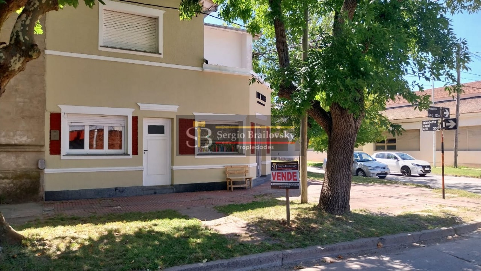 Se Vende  Casa de dos plantas mas local comercial en Gral. Madariaga 