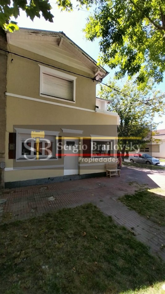 Se Vende  Casa de dos plantas mas local comercial en Gral. Madariaga 