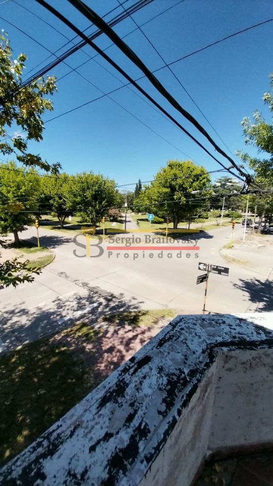 Se Vende Casa de dos plantas mas local comercial en Gral. Madariaga