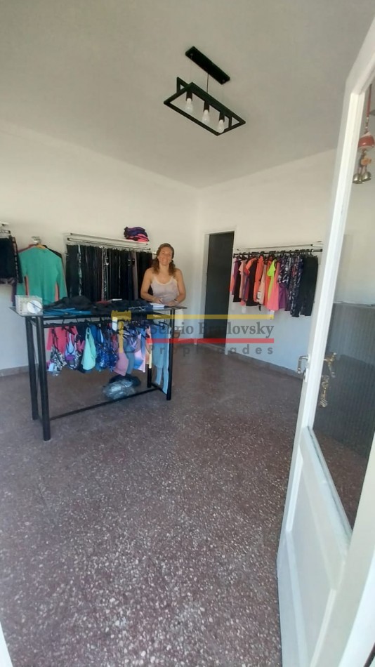 Se Vende Casa de dos plantas mas local comercial en Gral. Madariaga