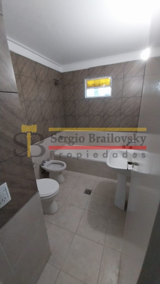 SE VENDE CASA DE 3 AMBIENTES EN MADARIAGA- APTA CREDITO!