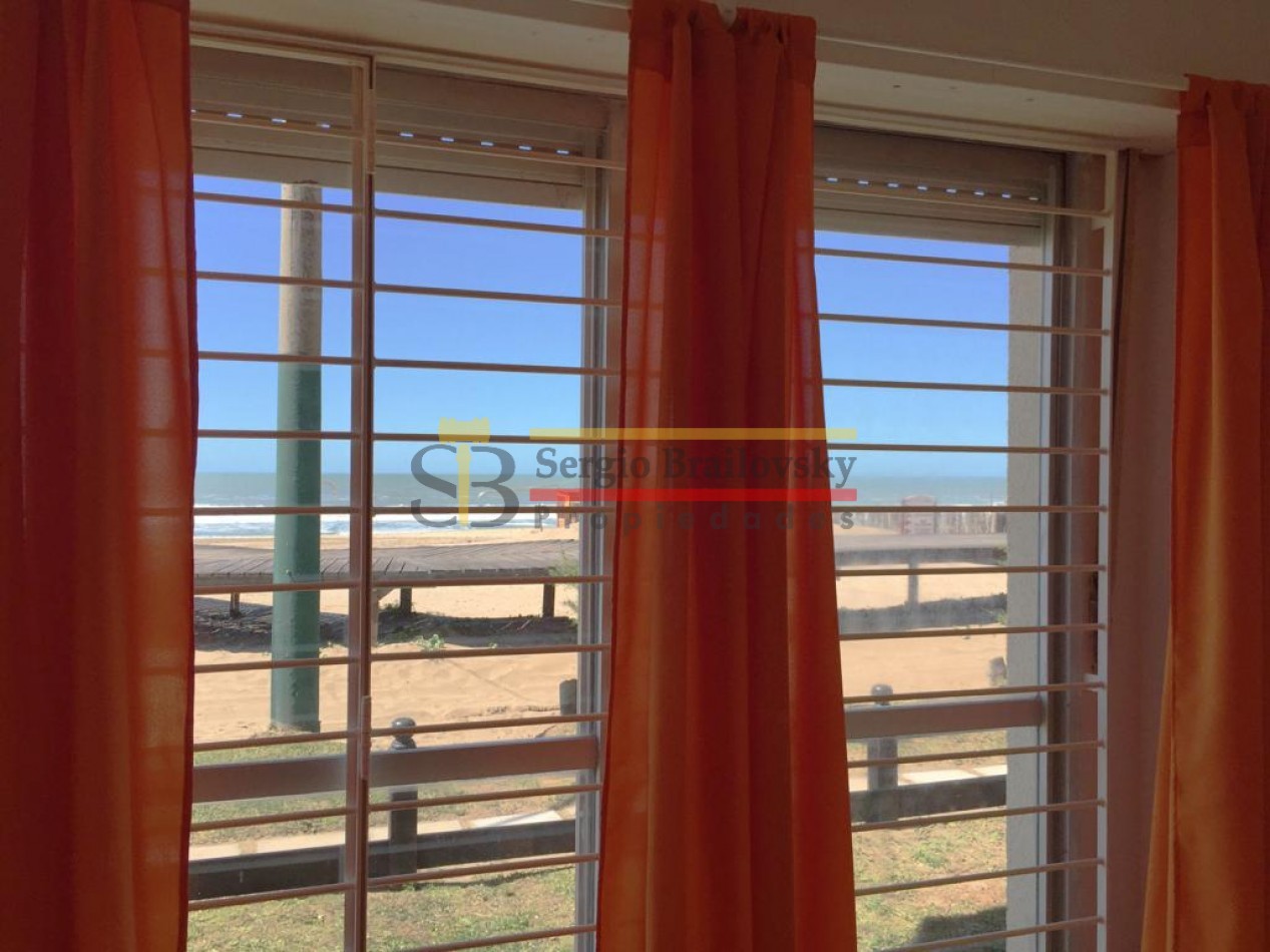 EN VENTA DEPARTAMENTO DE UN AMBIENTE FRENTE AL MAR EN VILLA GESELL ¡OPORTUNIDAD UNICA!