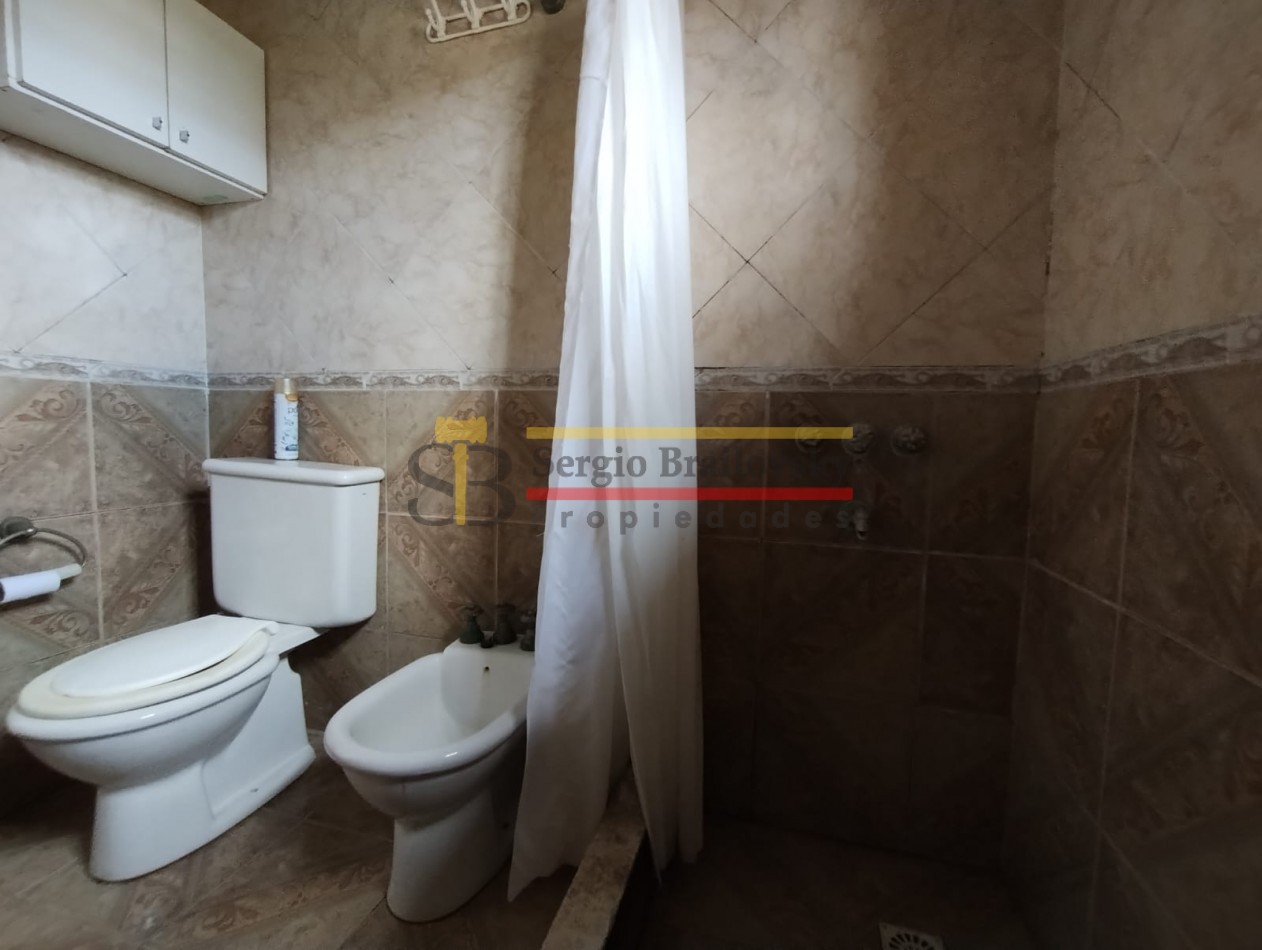 Casa con galpon en Ostende. Ubicado en esquina estrategica de la ciudad