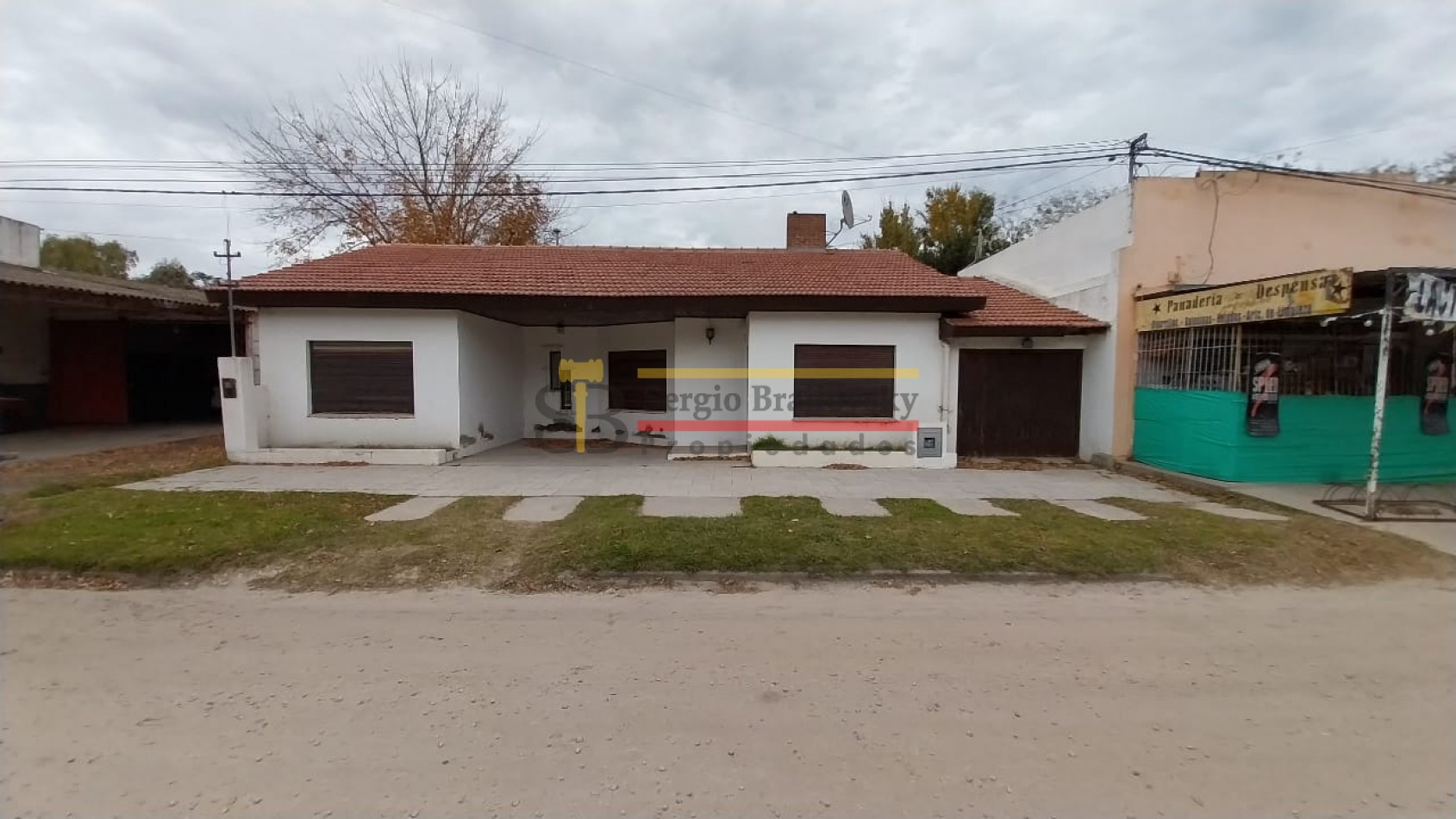 SE VENDE CASA DE 3 AMBIENTES EN MADARIAGA- APTA CREDITO!