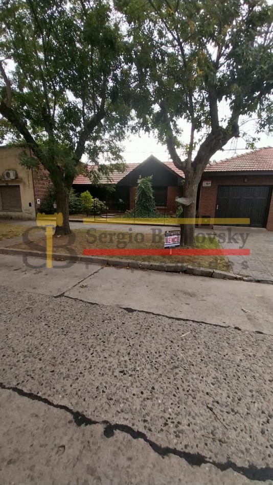 SE VENDE CASA 6 AMBIENTES EN MADARIAGA