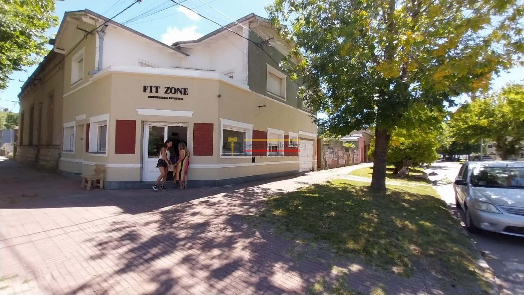 Se Vende Casa de dos plantas mas local comercial en Gral. Madariaga