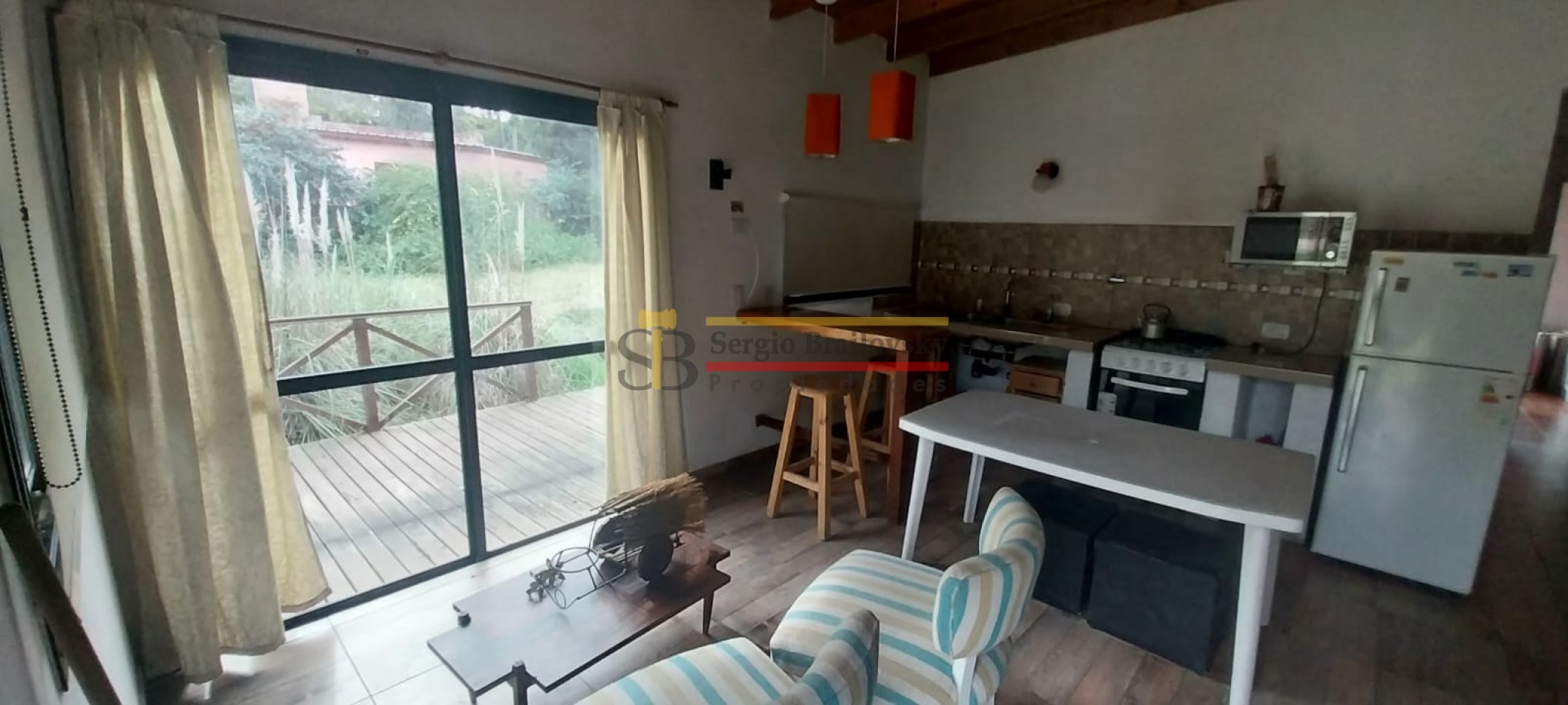 Alquiler Temporal en Mar Azul hasta 5 personas - Casa de 3 Ambientes con Amplio Parque
