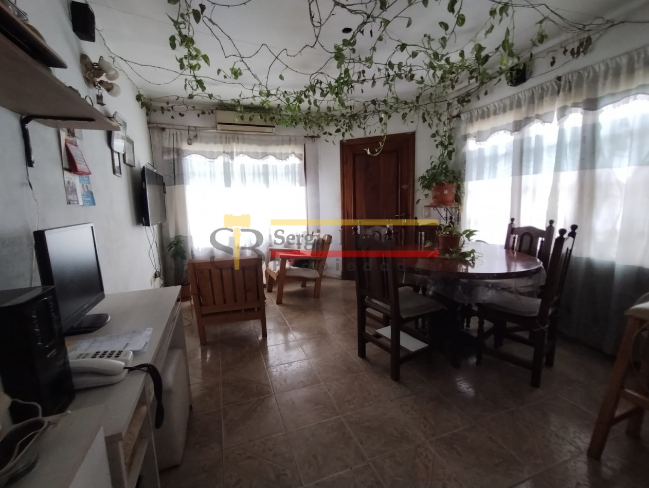Casa con galpon en Ostende. Ubicado en esquina estrategica de la ciudad