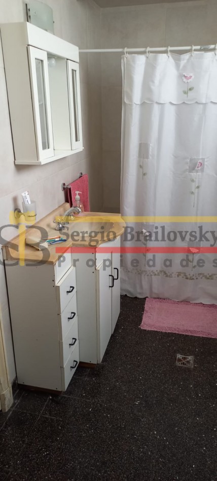 SE VENDE CASA 6 AMBIENTES EN MADARIAGA