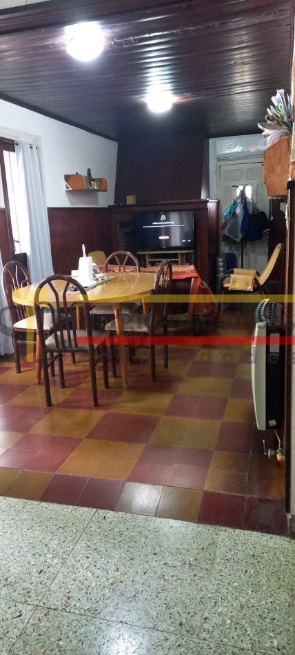 SE VENDE CASA 6 AMBIENTES EN MADARIAGA