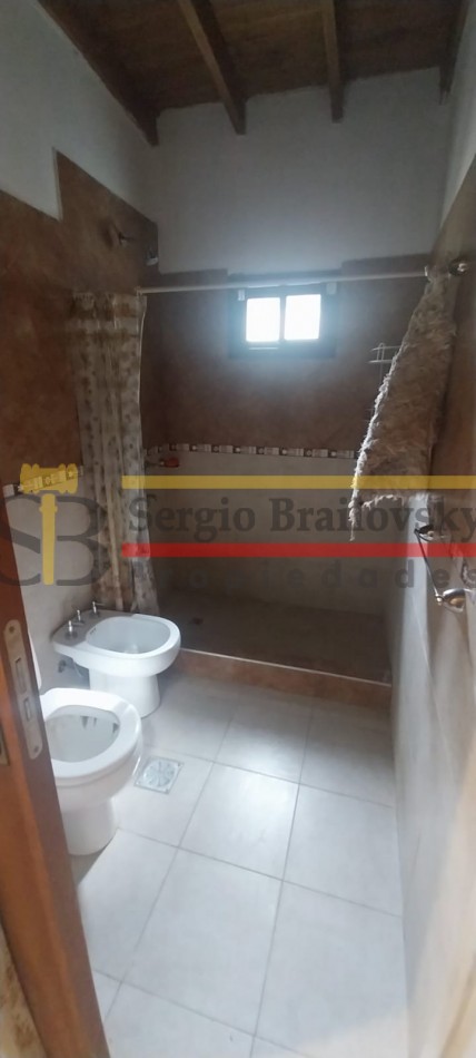 Alquiler Temporal en Mar Azul hasta 5 personas - Casa de 3 Ambientes con Amplio Parque