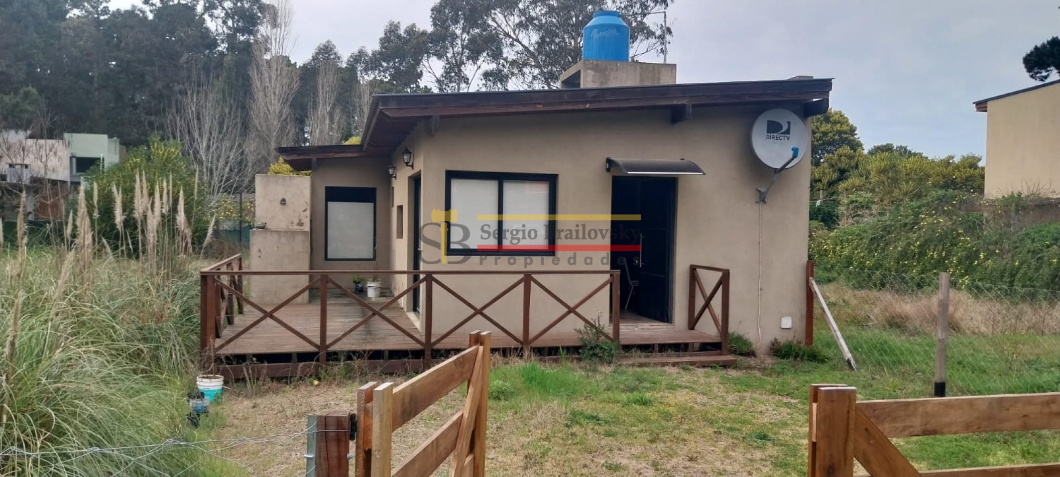 Alquiler Temporal en Mar Azul hasta 5 personas - Casa de 3 Ambientes con Amplio Parque