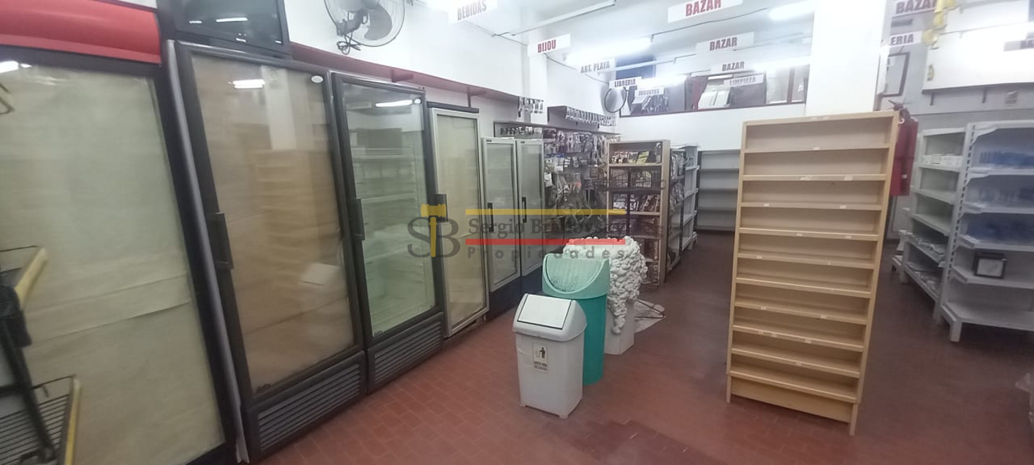 Oportunidad comercial y residencial en Av. 3 - Local, departamento y cochera
