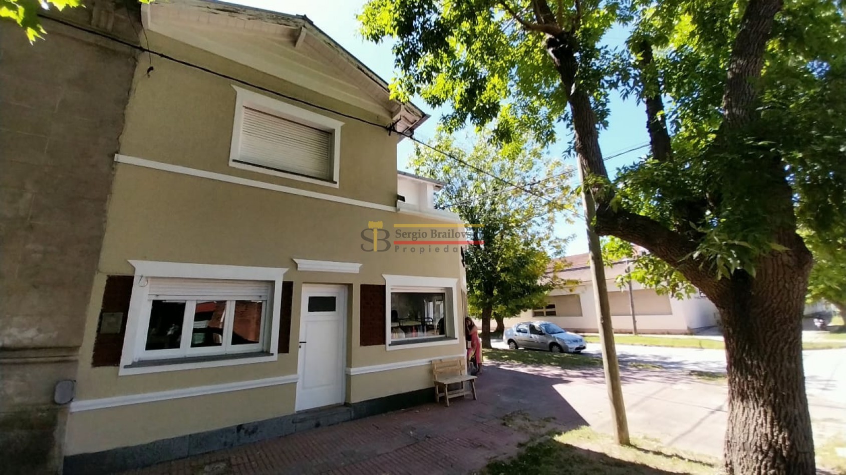 Se Vende Casa de dos plantas mas local comercial en Gral. Madariaga