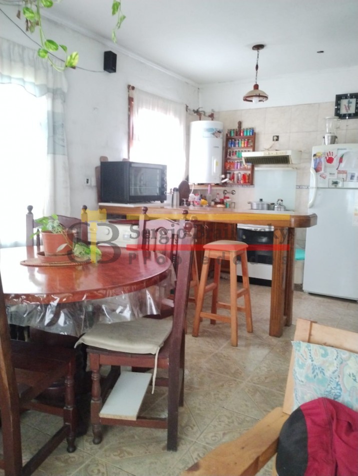 Casa con galpon en Ostende. Ubicado en esquina estrategica de la ciudad