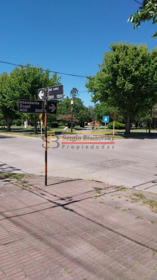 Se Vende Casa de dos plantas mas local comercial en Gral. Madariaga
