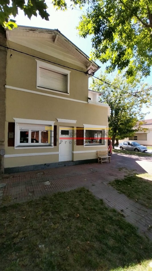 Se Vende Casa de dos plantas mas local comercial en Gral. Madariaga