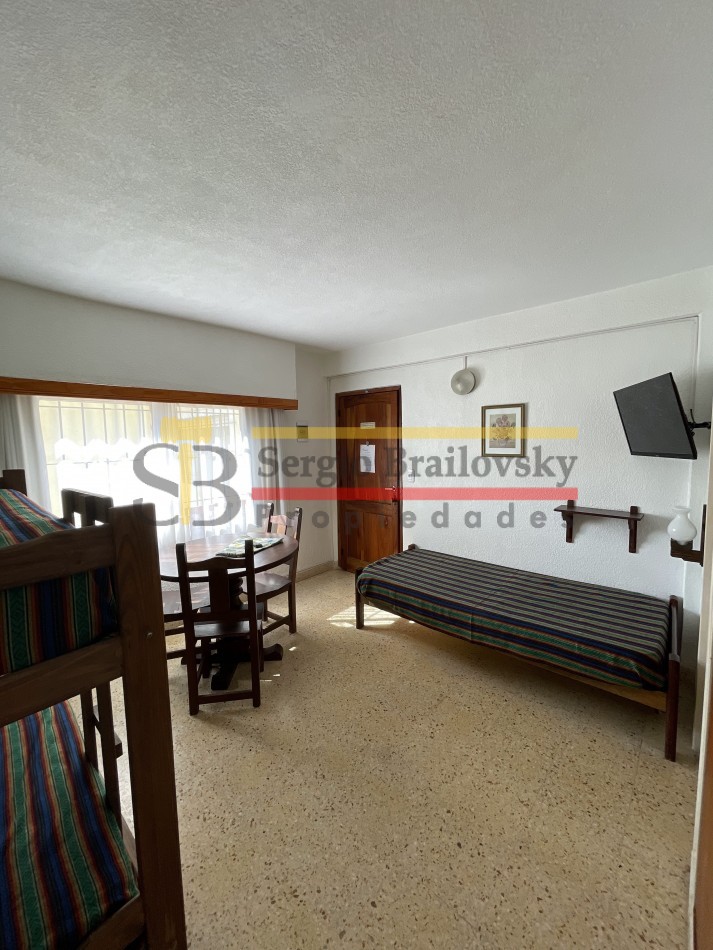 ALQUILER TEMPORAL DEPARTAMENTO  U.F. 11 PARA 4 PERSONAS - VILLA GESELL PLENO CENTRO 