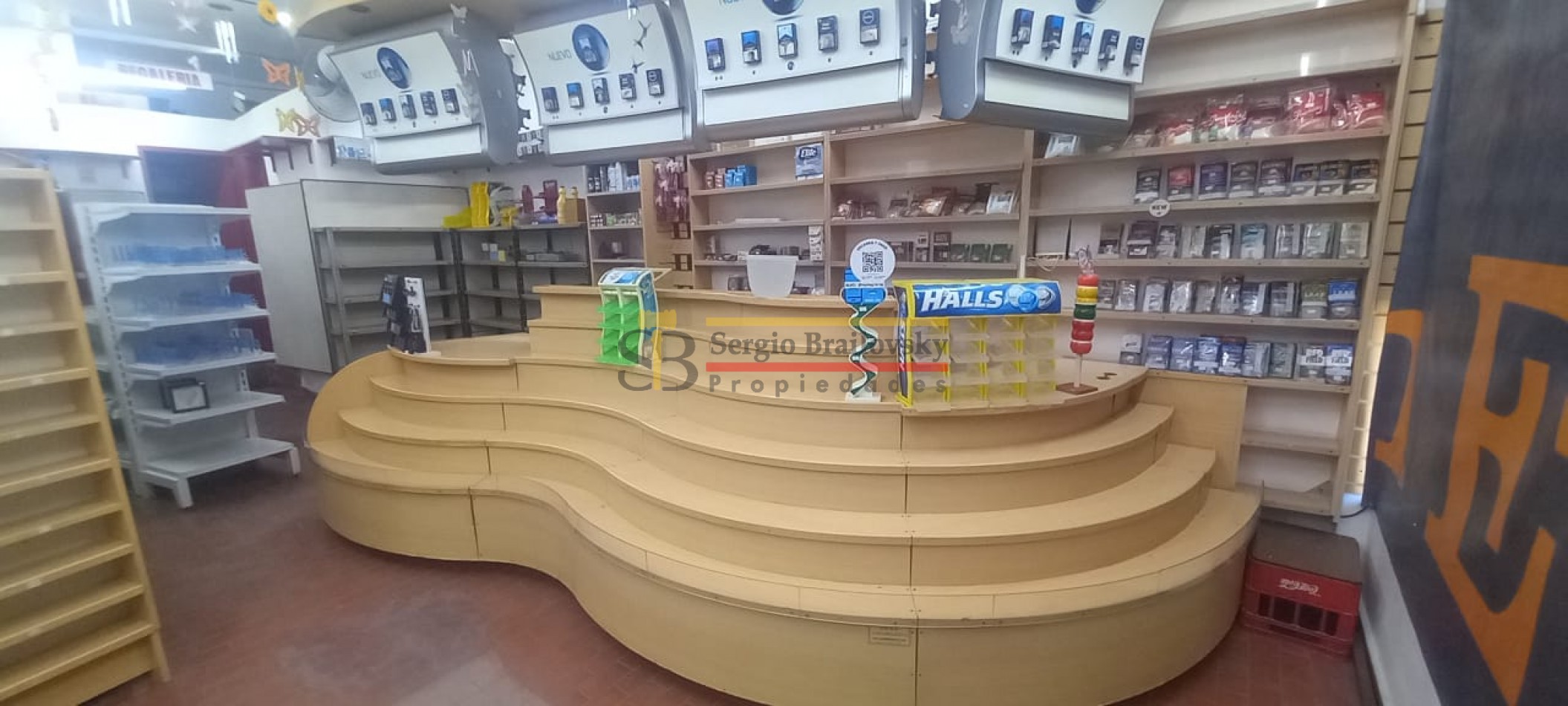 Oportunidad comercial y residencial en Av. 3 - Local, departamento y cochera