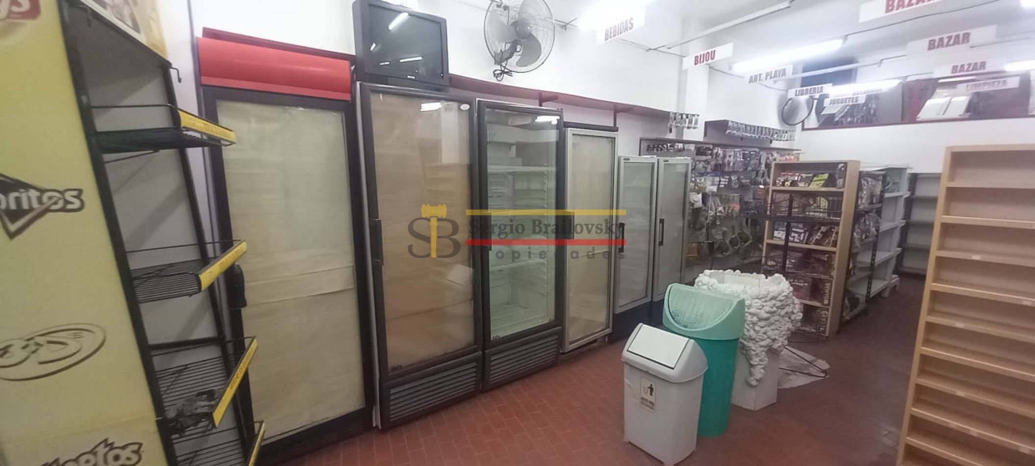 Oportunidad comercial y residencial en Av. 3 - Local, departamento y cochera