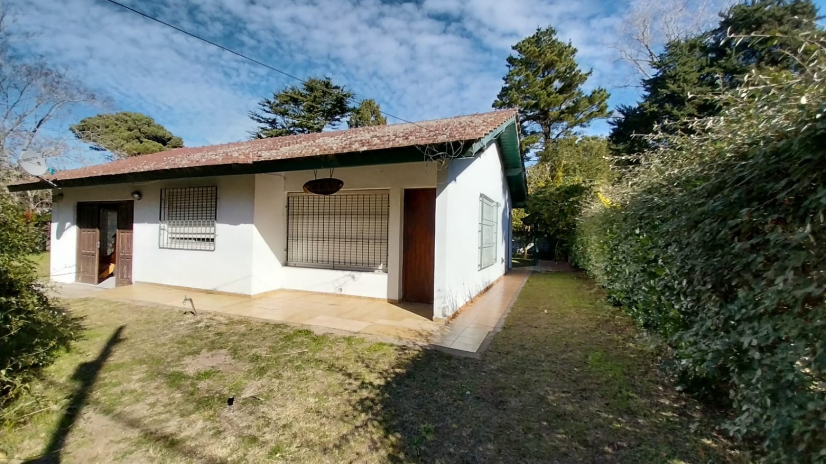 ALQUILER ANUAL- CASA DE 3 AMBIENTES ZONA SUR DE VILLA GESELL